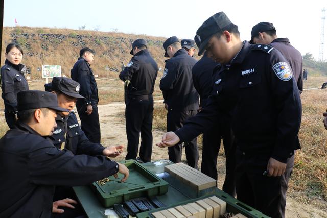 澄城县公安局组织武器操作、警务实战理论及实弹射击年度考核