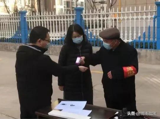 澄城县人民检察院党组书记、检察长张彩锋检查督导包联小区疫情防控工作（组图）