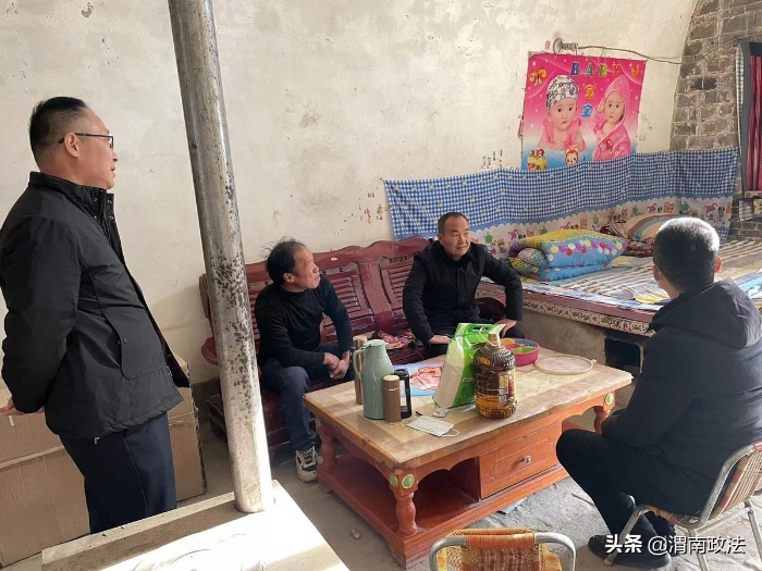 澄城县司法局进村入户 访贫助困送温暖（图）