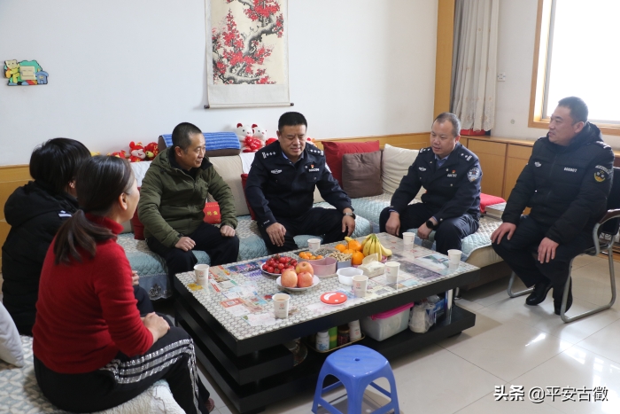 澄城县公安局党委春节前走访慰问困难民警